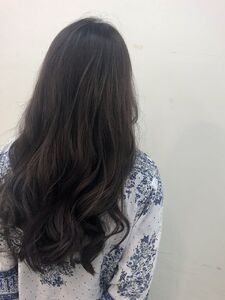 暗髪ロングヘア