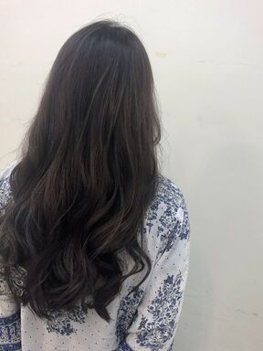 暗髪ロングヘア
